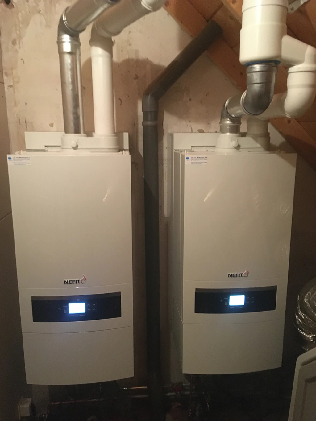 Levering en plaatsing 2 nieuwe cv kombi ketels, woning te Buurmalsen.